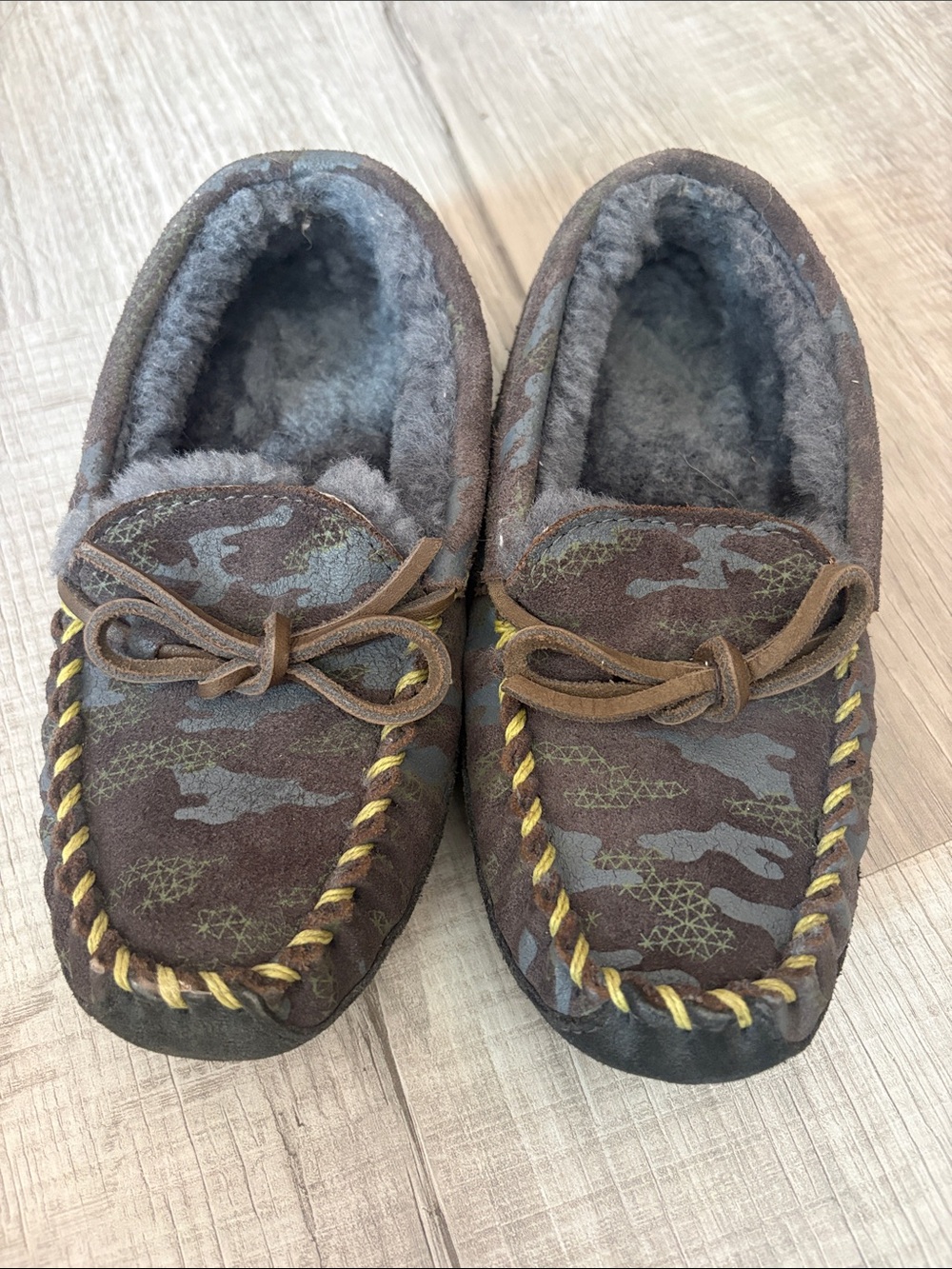 L.L. Bean gray Camo Faux-Fur Lined Kids Moccasins